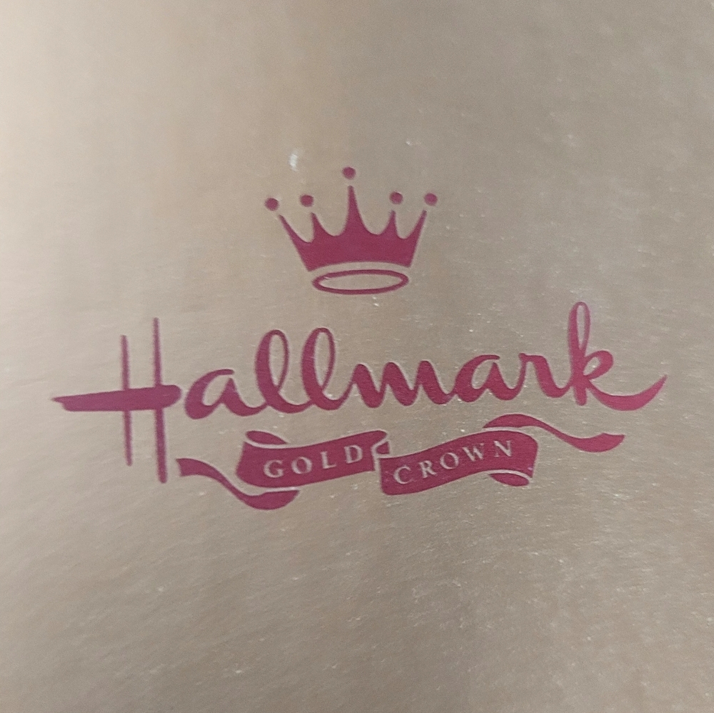 Hallmark Holiday Traditions Limited Edition Porcelain Barbie Figurine. - Picture 8 of 13